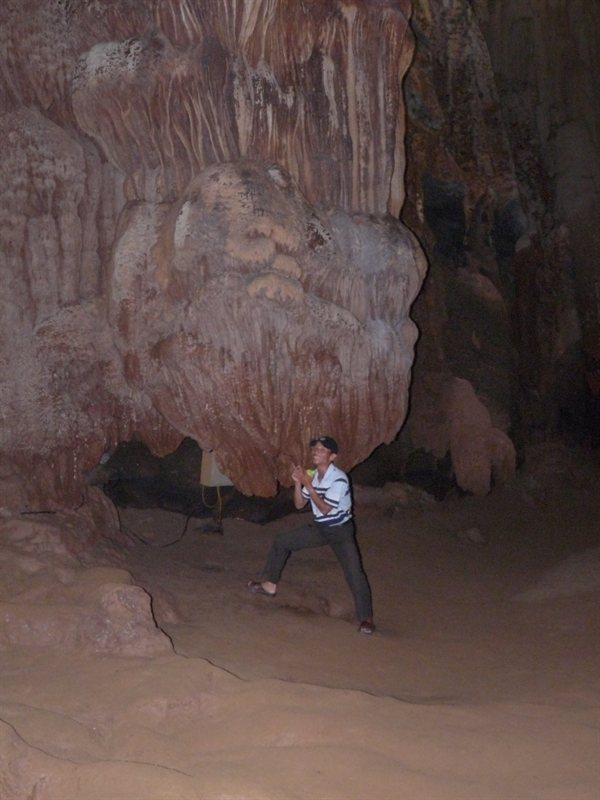Quy "holding up" a massive rock formation