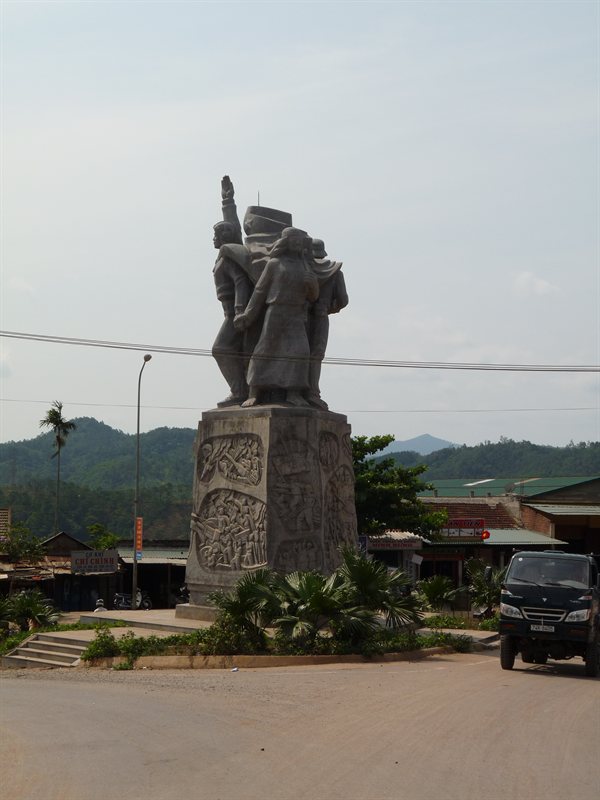 Statue in the centre of Khe Sanh