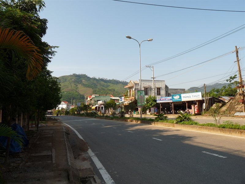 The main road through P'Rau