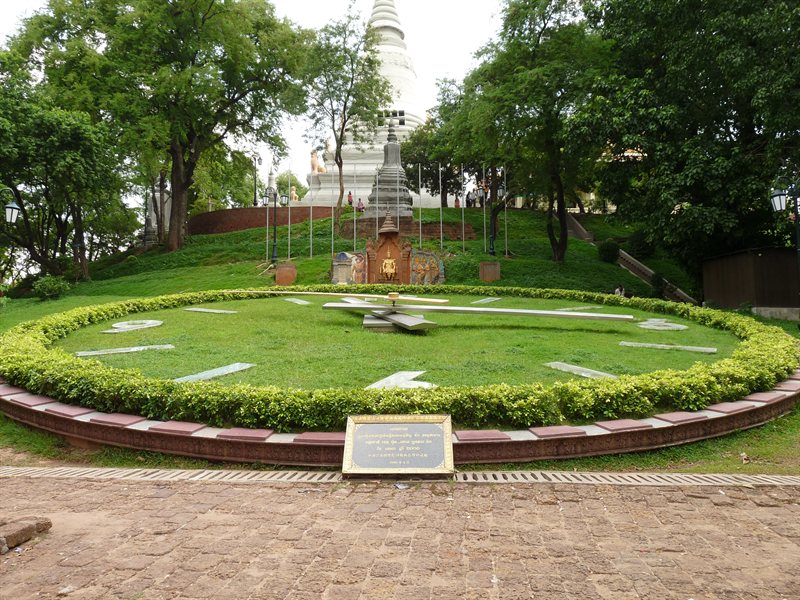 Giant clock at Wat Phnom