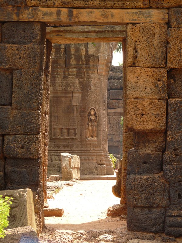 Angkorian-era temples at Tonle Bati