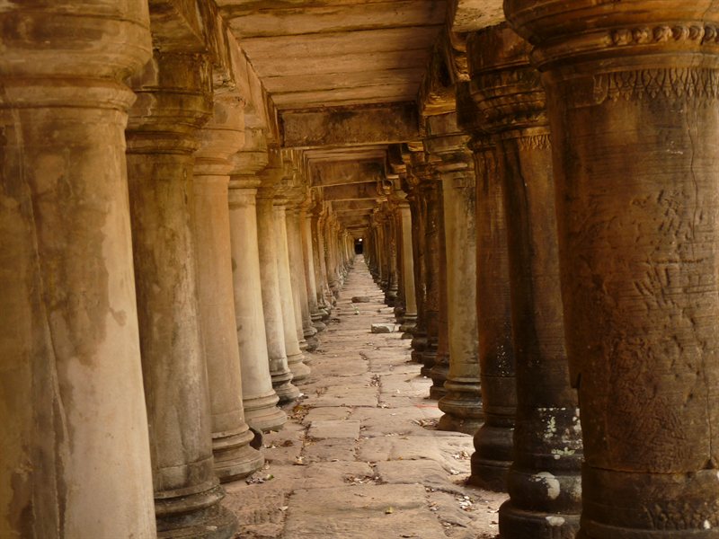 Pillars supporting the walkway to Baphuon Temple