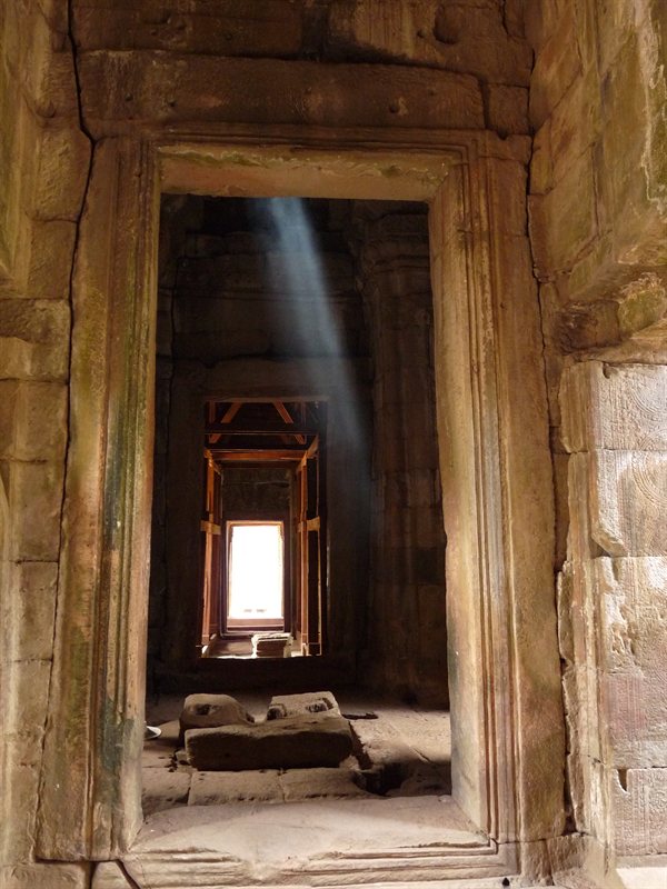Shaft of light at Bayon Temple