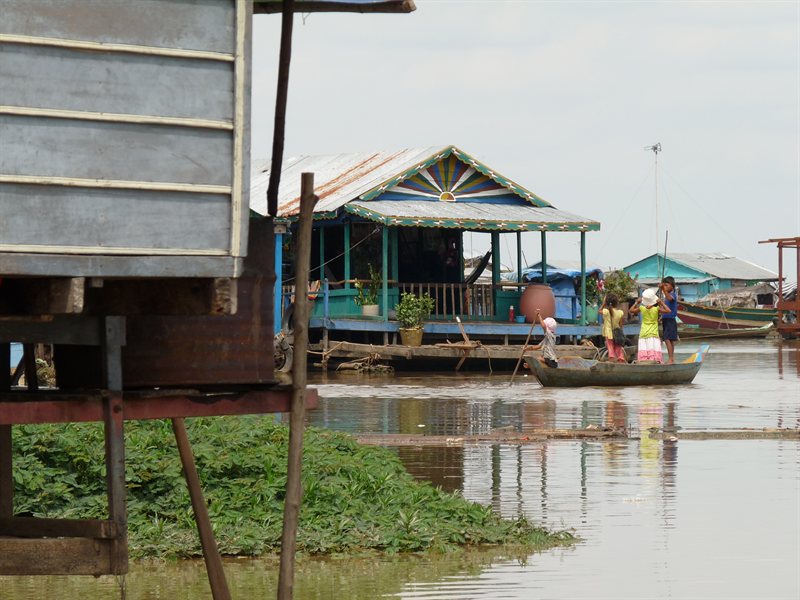 Chong Khneas floating village