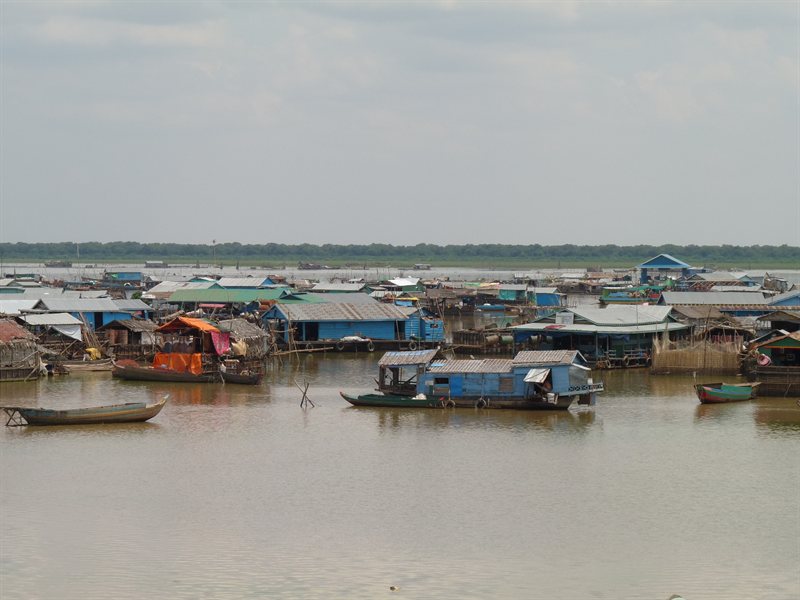 Chong Khneas floating village