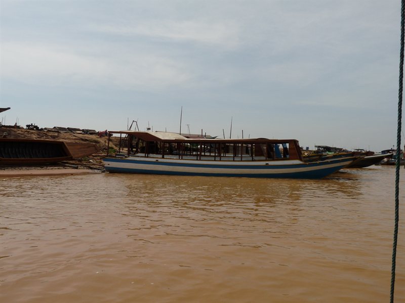 Boats going to Chong Khneas floating village