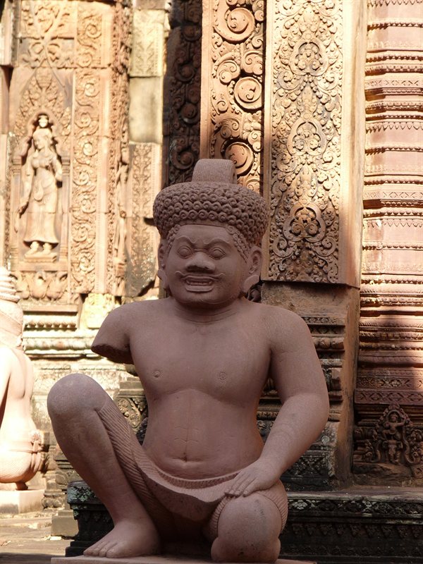 Guard replicas at Banteay Srei