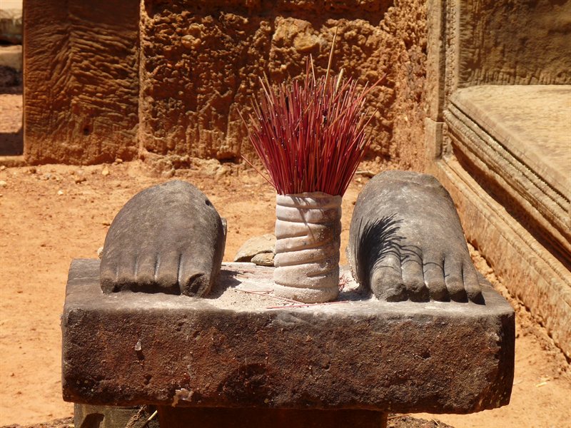 Bodyless Buddha at Banteay Samre