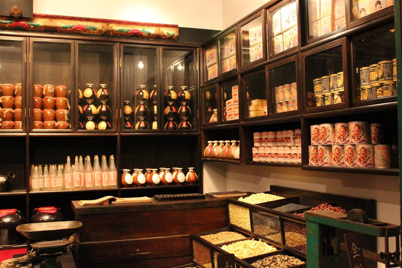 Grocery store in old Hong Kong (History Museum)