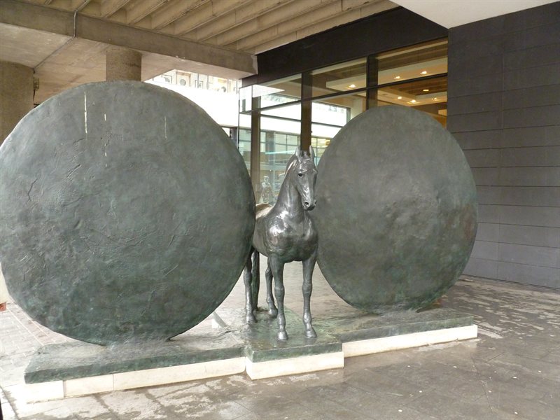 Scullpture outside the museum of London