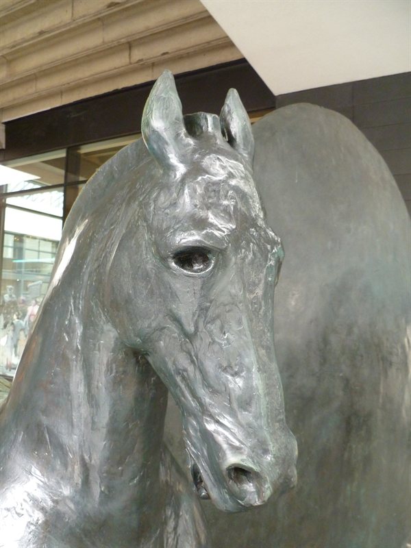 Scullpture outside the museum of London