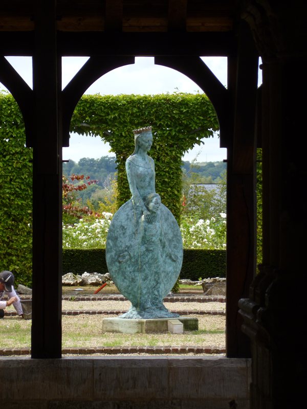 Statue at Saint-Georges de Boscherville Abbey