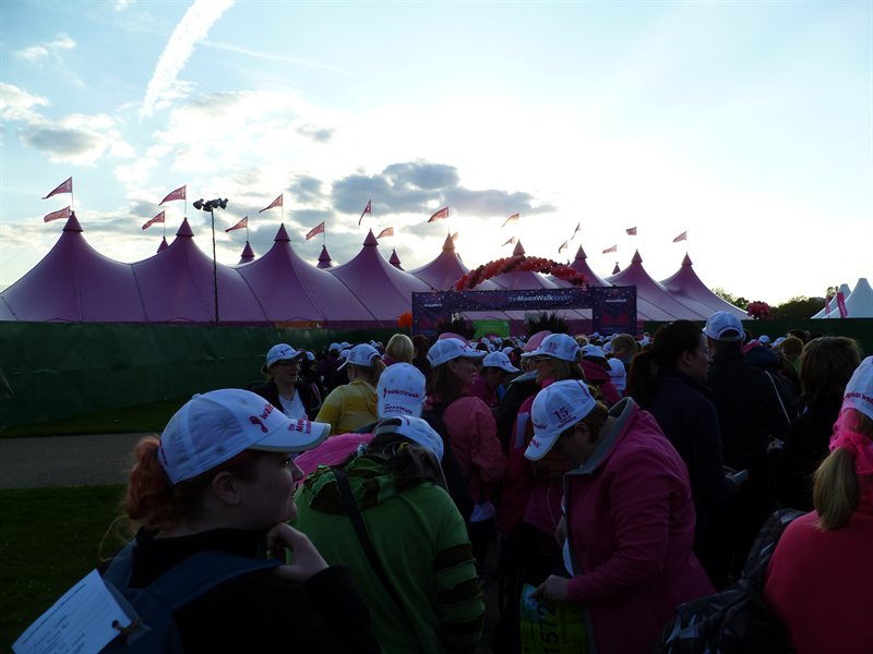 Moonwalk - The Queue