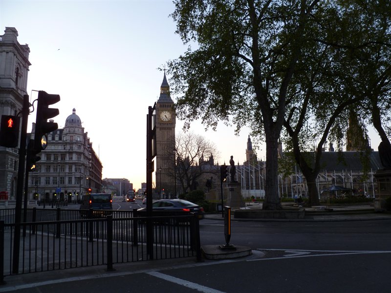 Moonwalk - Passing Big Ben